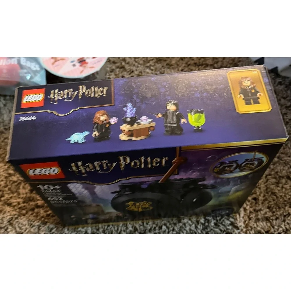 Lego-Harry Potter-Cauldron: Secret Potions Classroom Building Set (NWT) 76464
